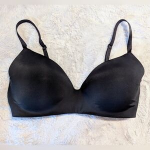 Victoria's Secret Black T-shirt Lightly Lined Wireless Bra Size 38DD